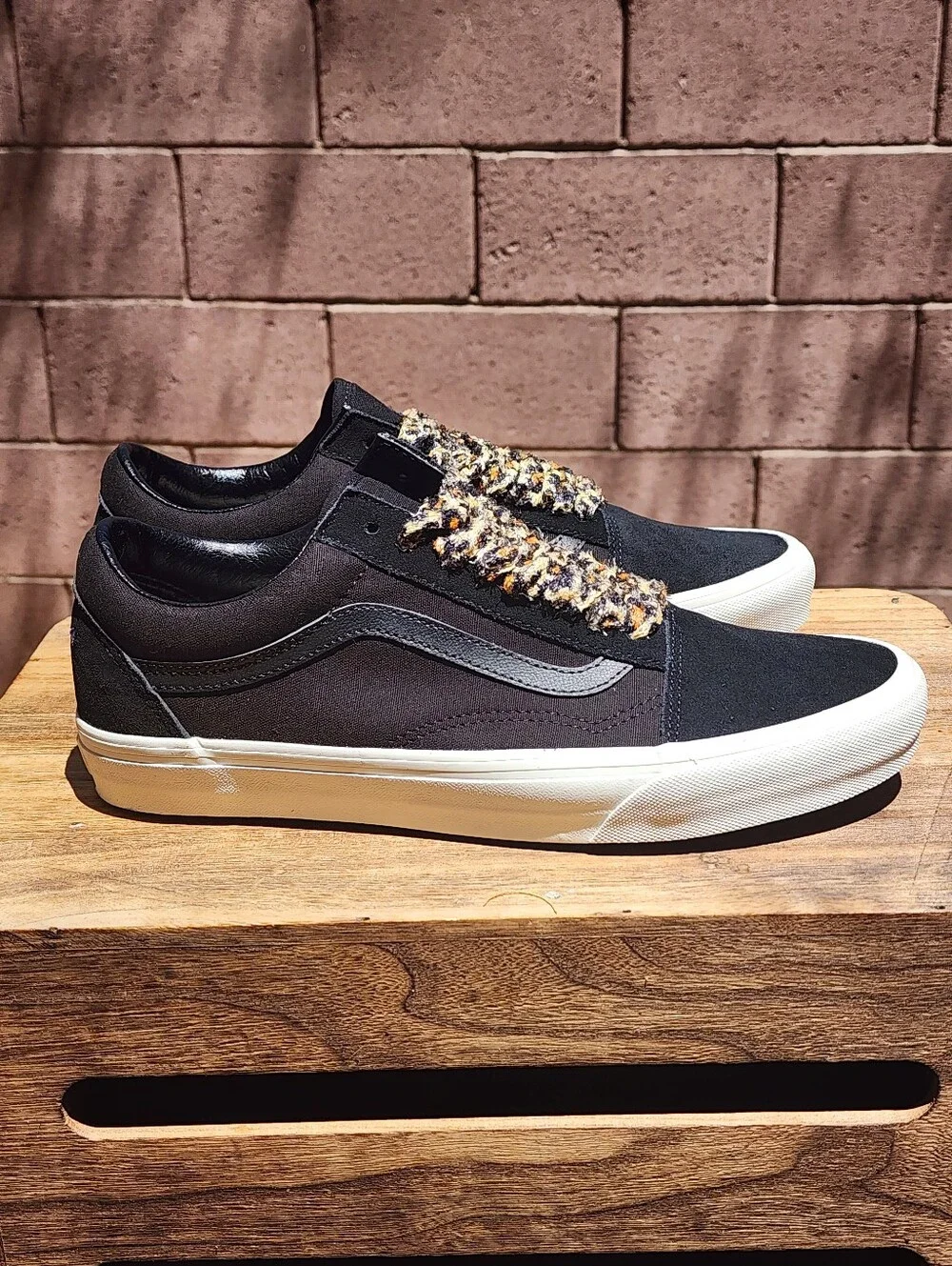 Vans Men's Black Old Skool Sneakers with Leopard Fur Laces Size 9.5